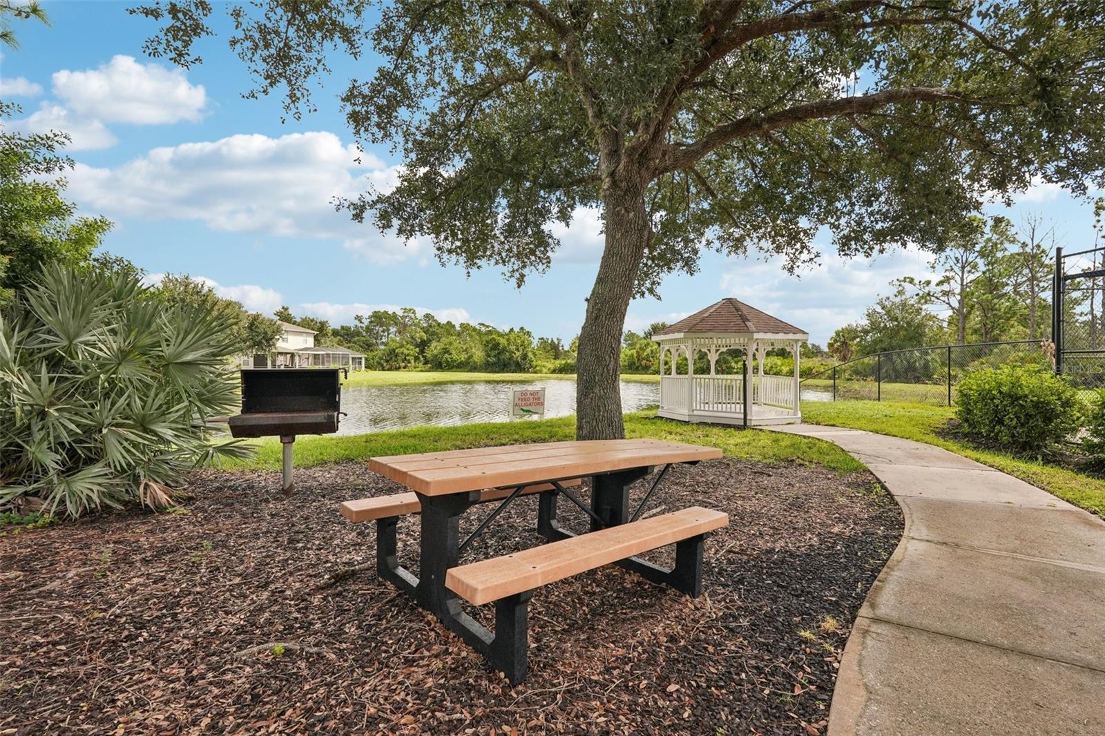 TOWNS AT LAKESIDE - Residential