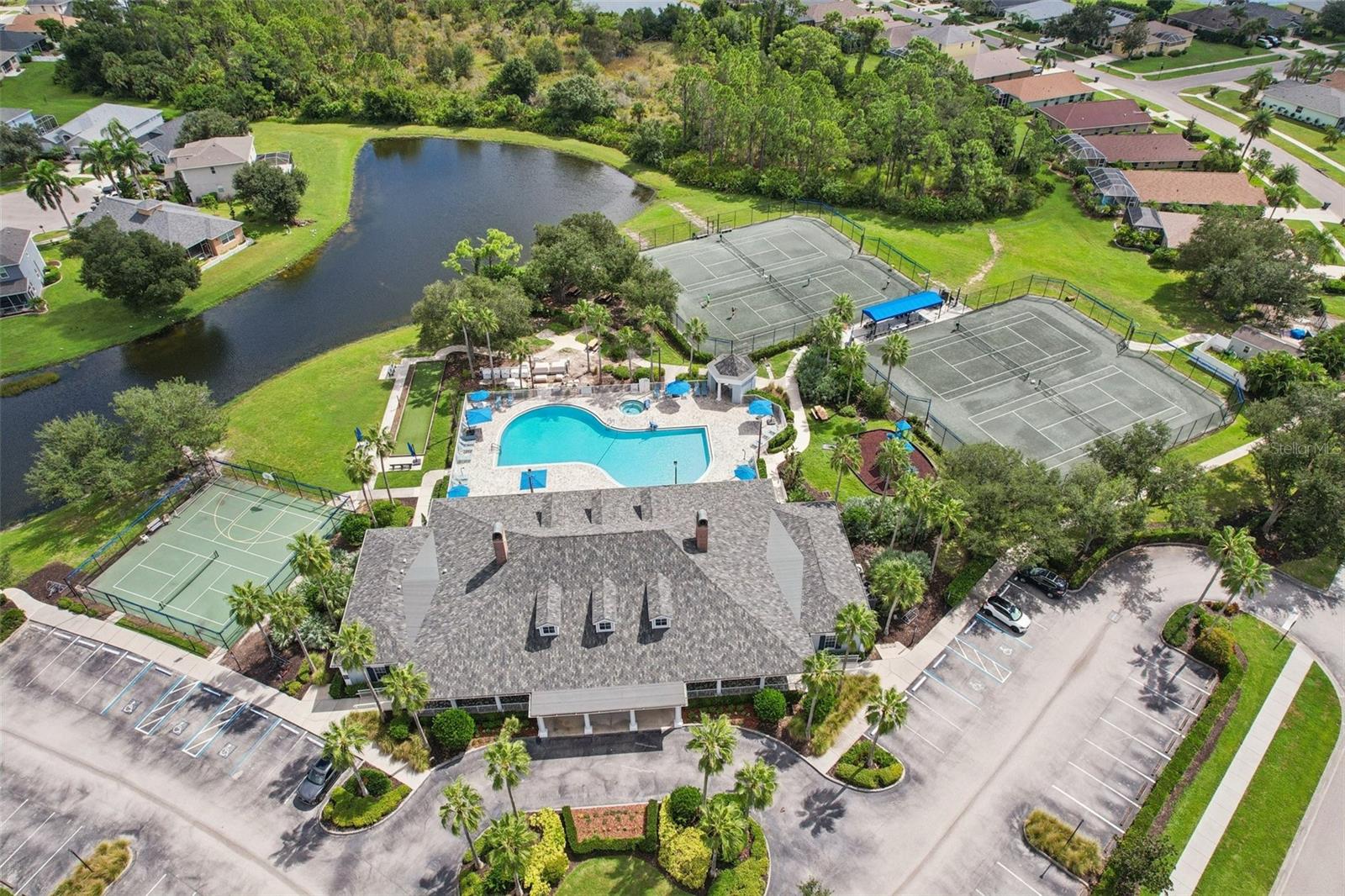 TOWNS AT LAKESIDE - Residential