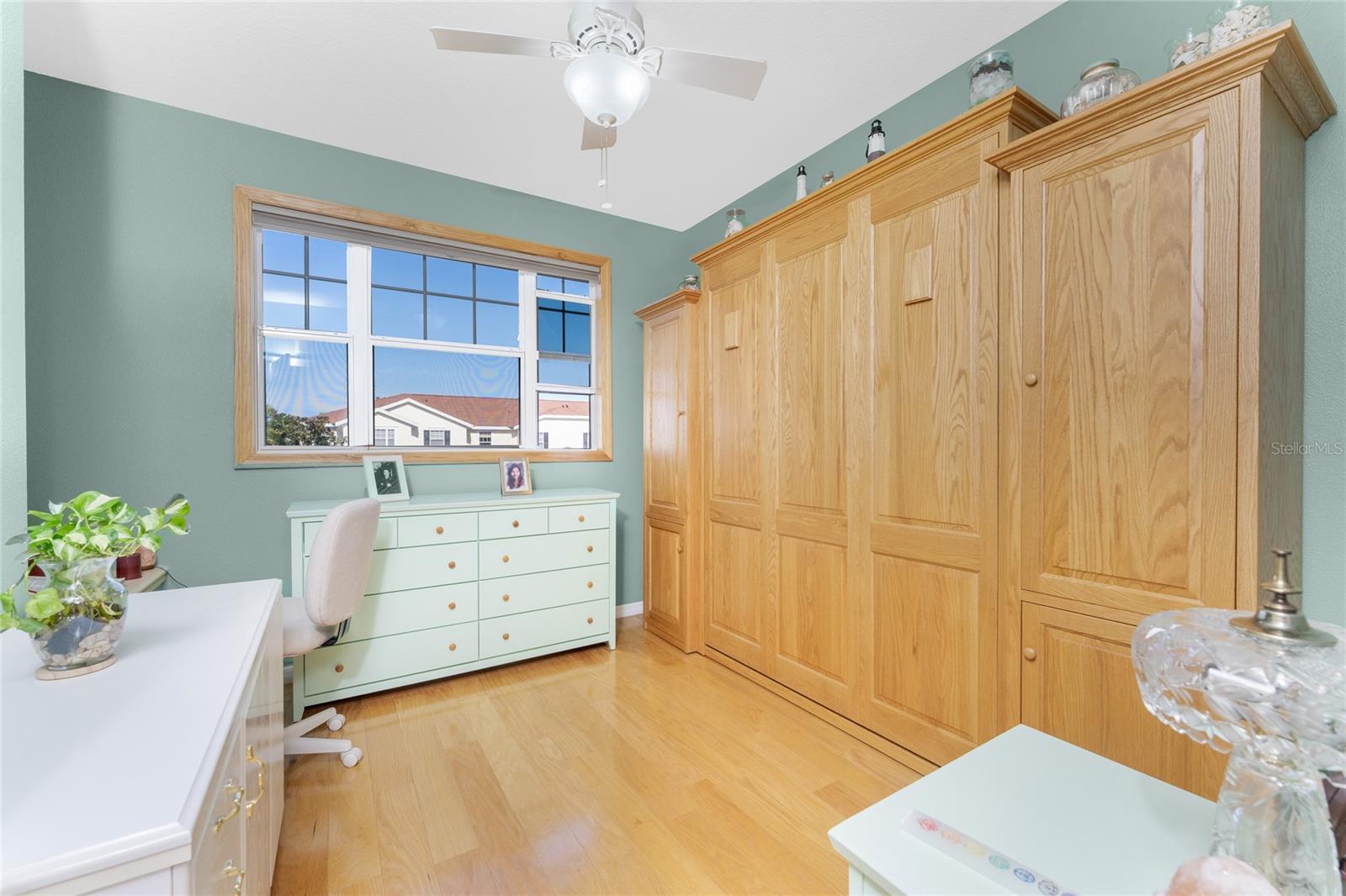 TOWNS AT LAKESIDE - Residential