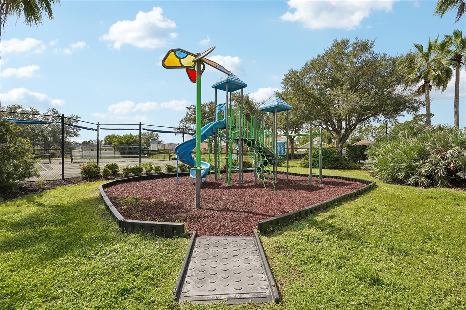 TOWNS AT LAKESIDE - Residential