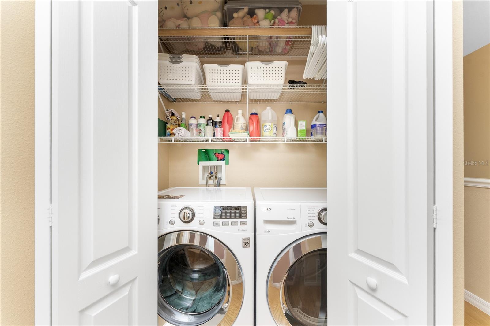 TOWNS AT LAKESIDE - Residential