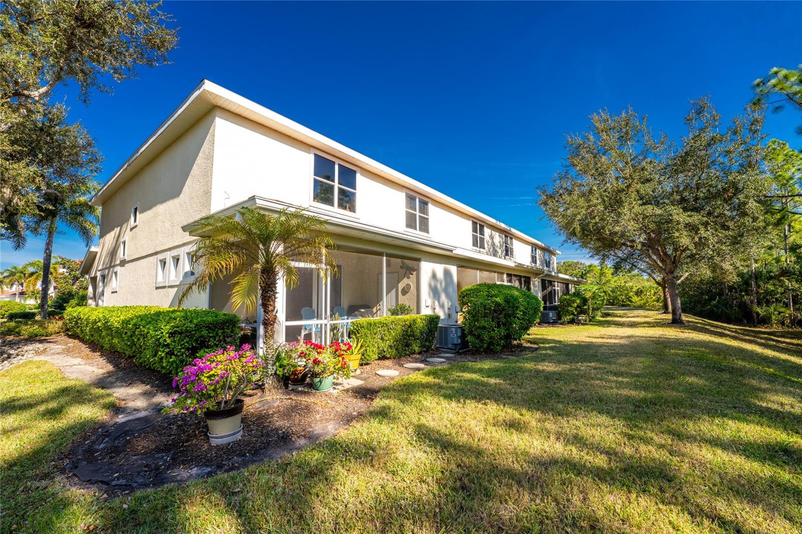 TOWNS AT LAKESIDE - Residential