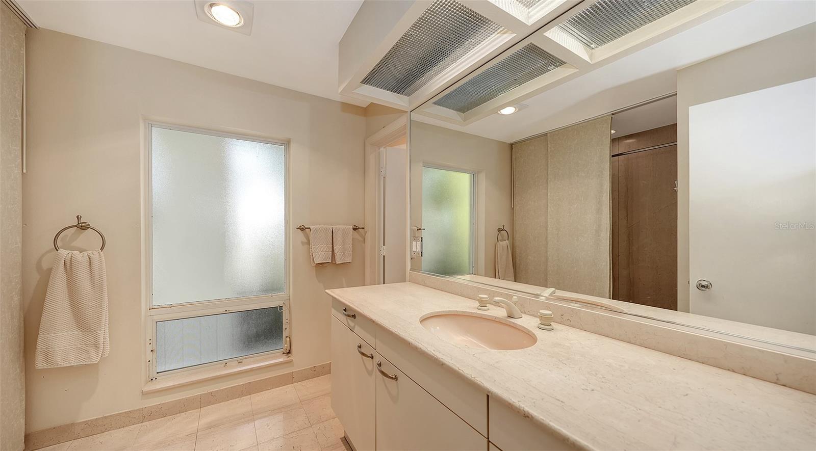 JOHN RINGLING ESTATES ST ARMANDS DIV 01 - Residential