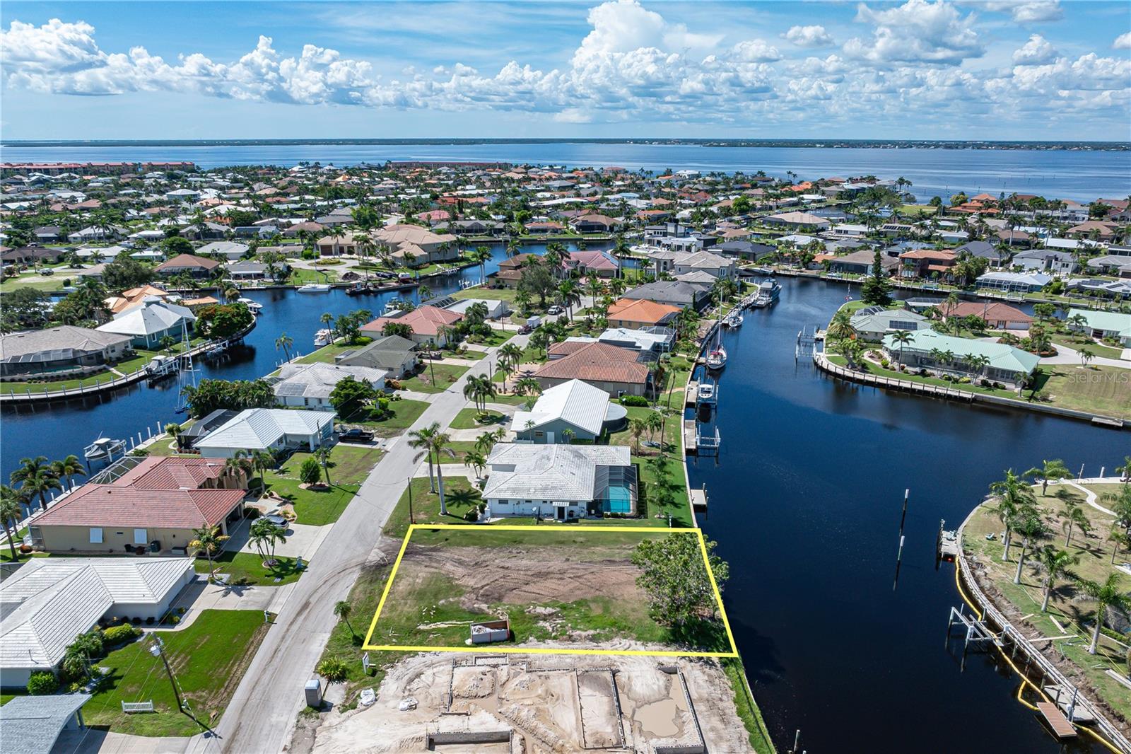 PUNTA GORDA ISLES SEC 04 - Land