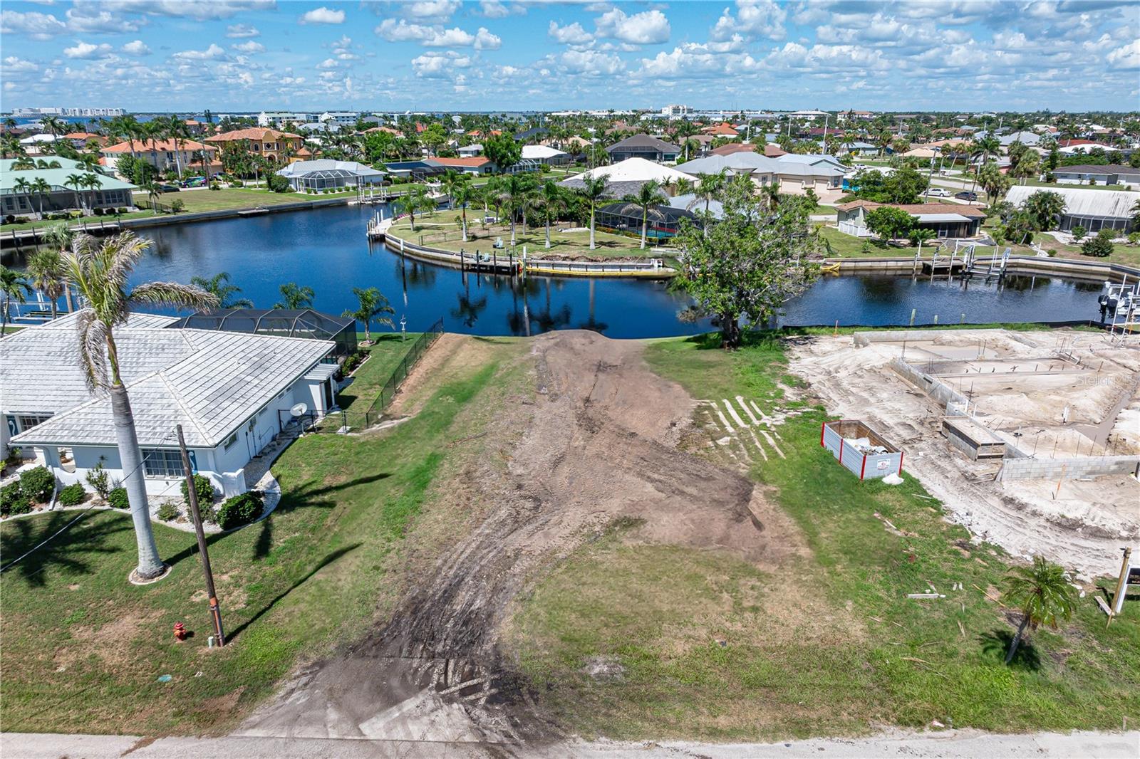 PUNTA GORDA ISLES SEC 04 - Land
