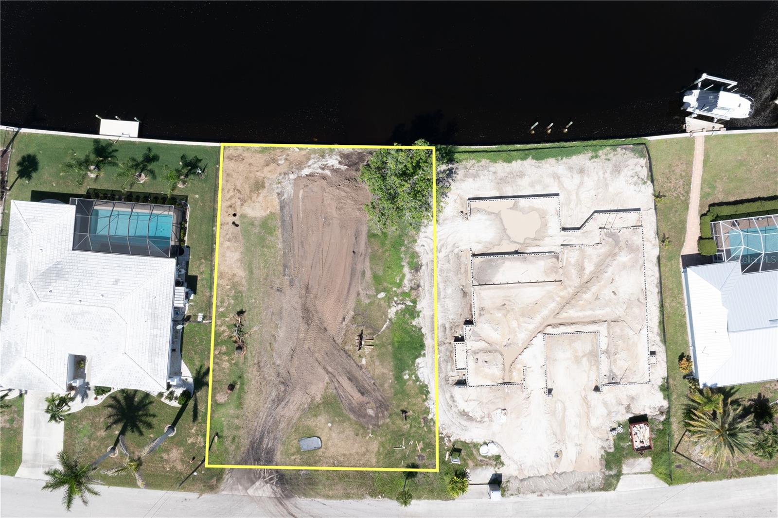 PUNTA GORDA ISLES SEC 04 - Land