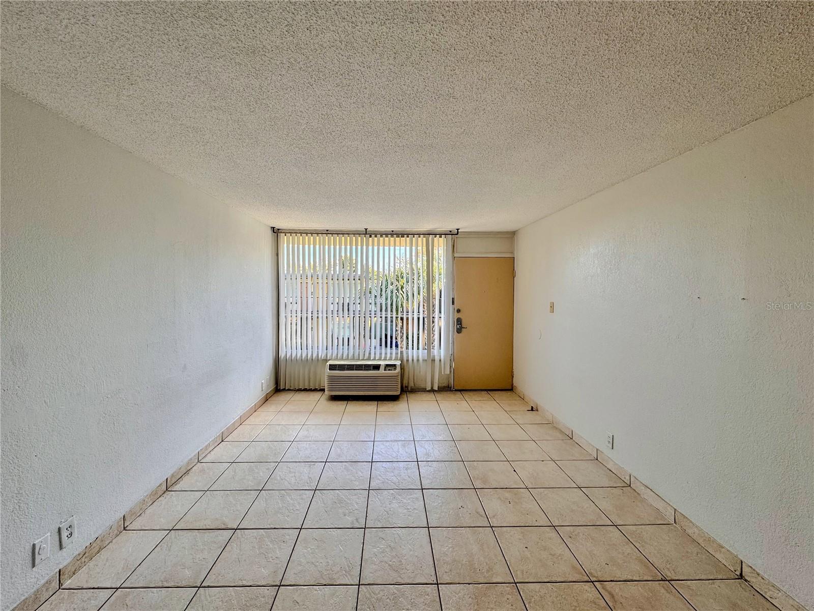 SANDLAKE COURTYARDS CONDO 5901/3515 - Residential