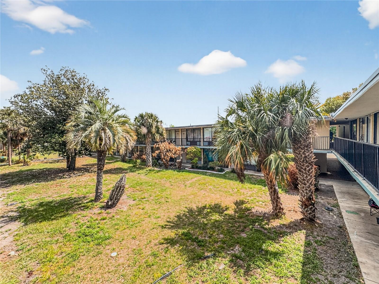 SANDLAKE COURTYARDS CONDO 5901/3515 - Residential