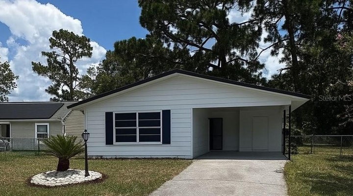 Photo 1 of 23 — 32 SPRING LOOP CIRCLE, OCALA, FL 34472