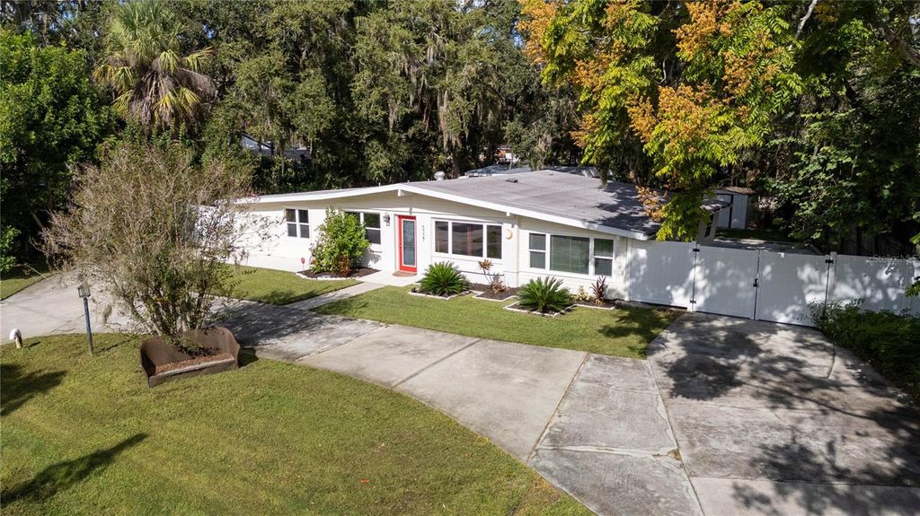 Photo of 5327 Angeles Avenue, Sarasota, FL 34235 (MLS # N6140915)