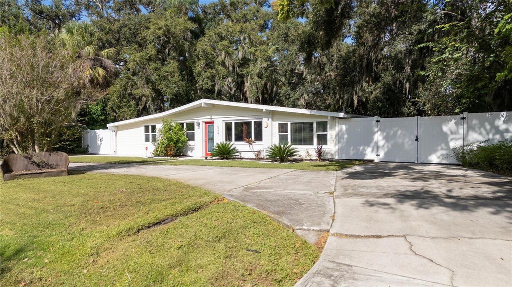 Photo of 5327 Angeles Avenue, Sarasota, FL 34235 (MLS # N6140915)