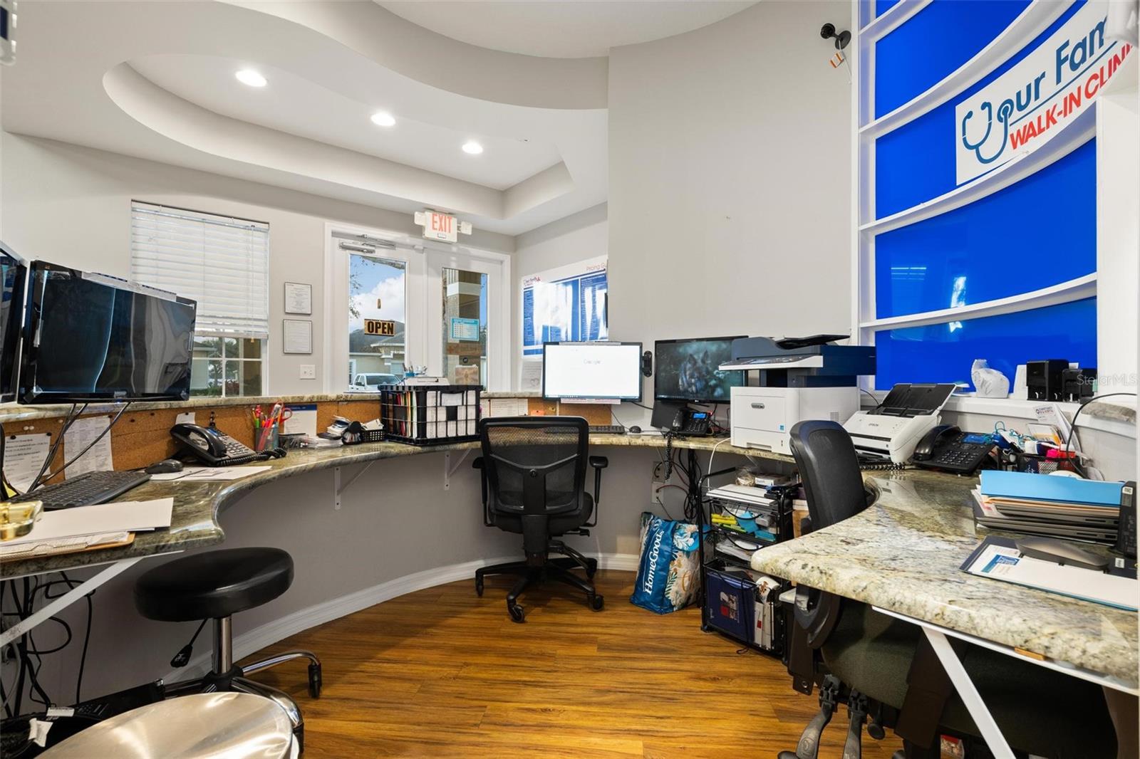 BALLANTRAE PROFESSIONAL - Commercial Sale