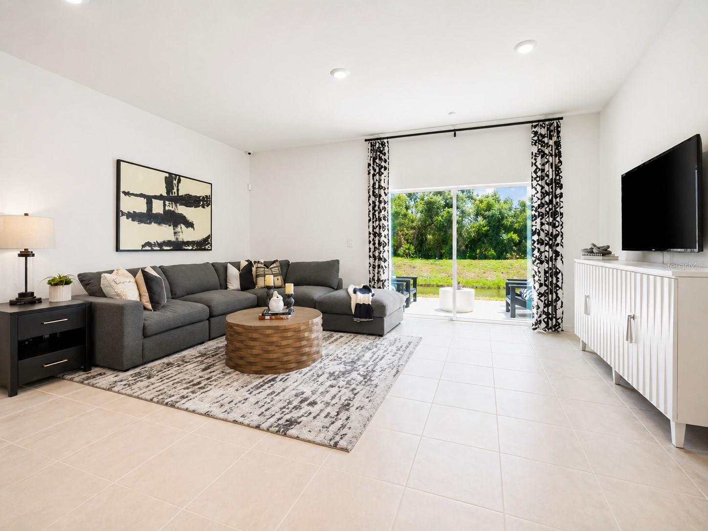 THE TOWNHOMES AT RIVER LANDING - Residential Lease