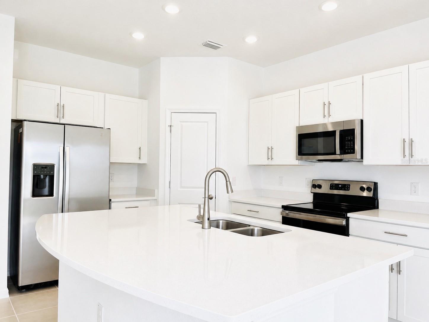 THE TOWNHOMES AT RIVER LANDING - Residential Lease