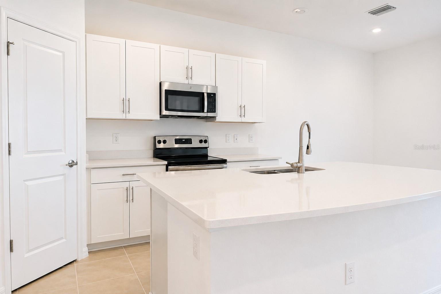 THE TOWNHOMES AT RIVER LANDING - Residential Lease