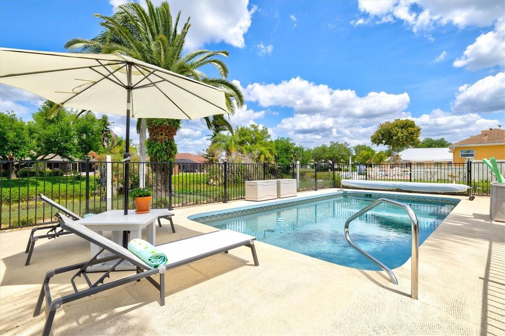 Photo of 1147 Sleepy Hollow Court, Venice, FL 34285 (MLS # N6143646)