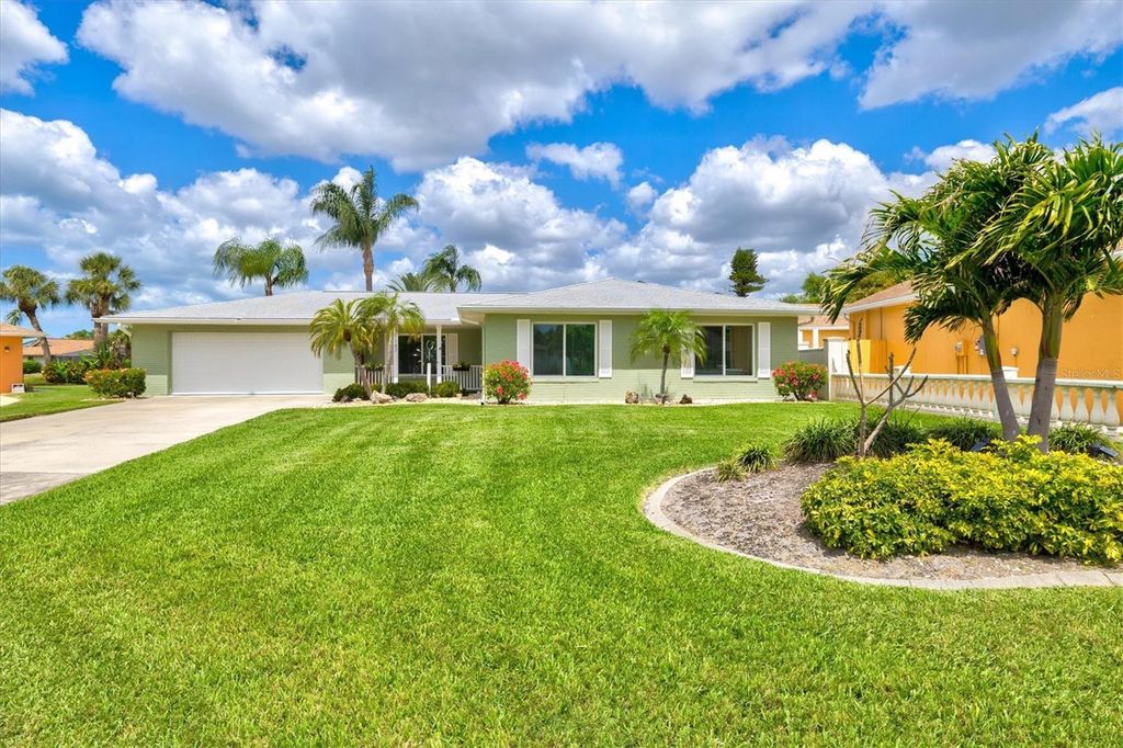 Photo of 1147 Sleepy Hollow Court, Venice, FL 34285 (MLS # N6143646)