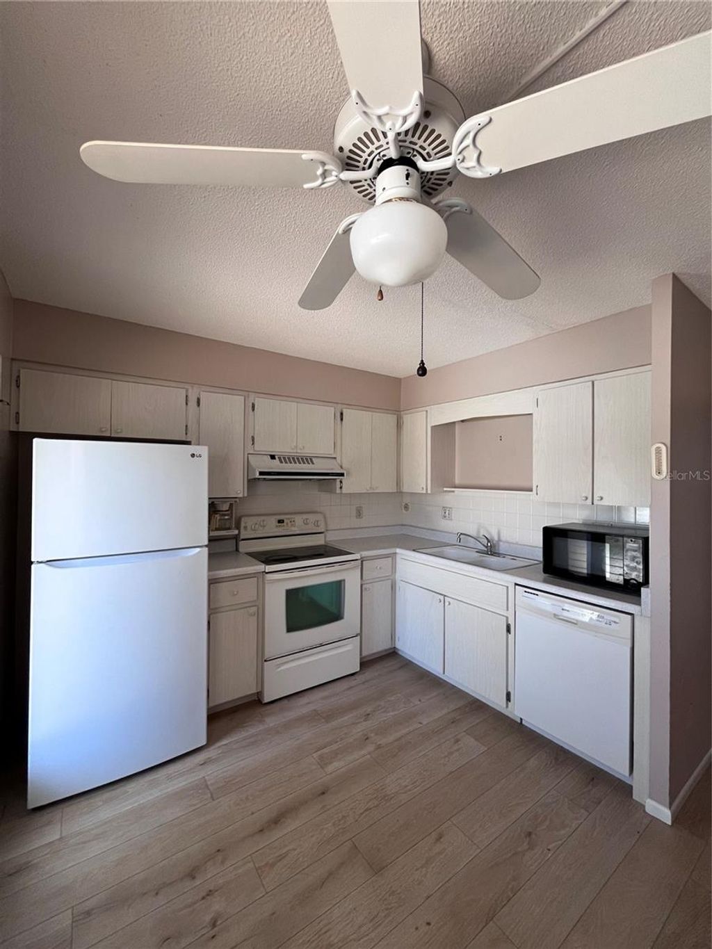 Photo of 509 W Venice Avenue #102, Venice, FL 34285 (MLS # N6144024)