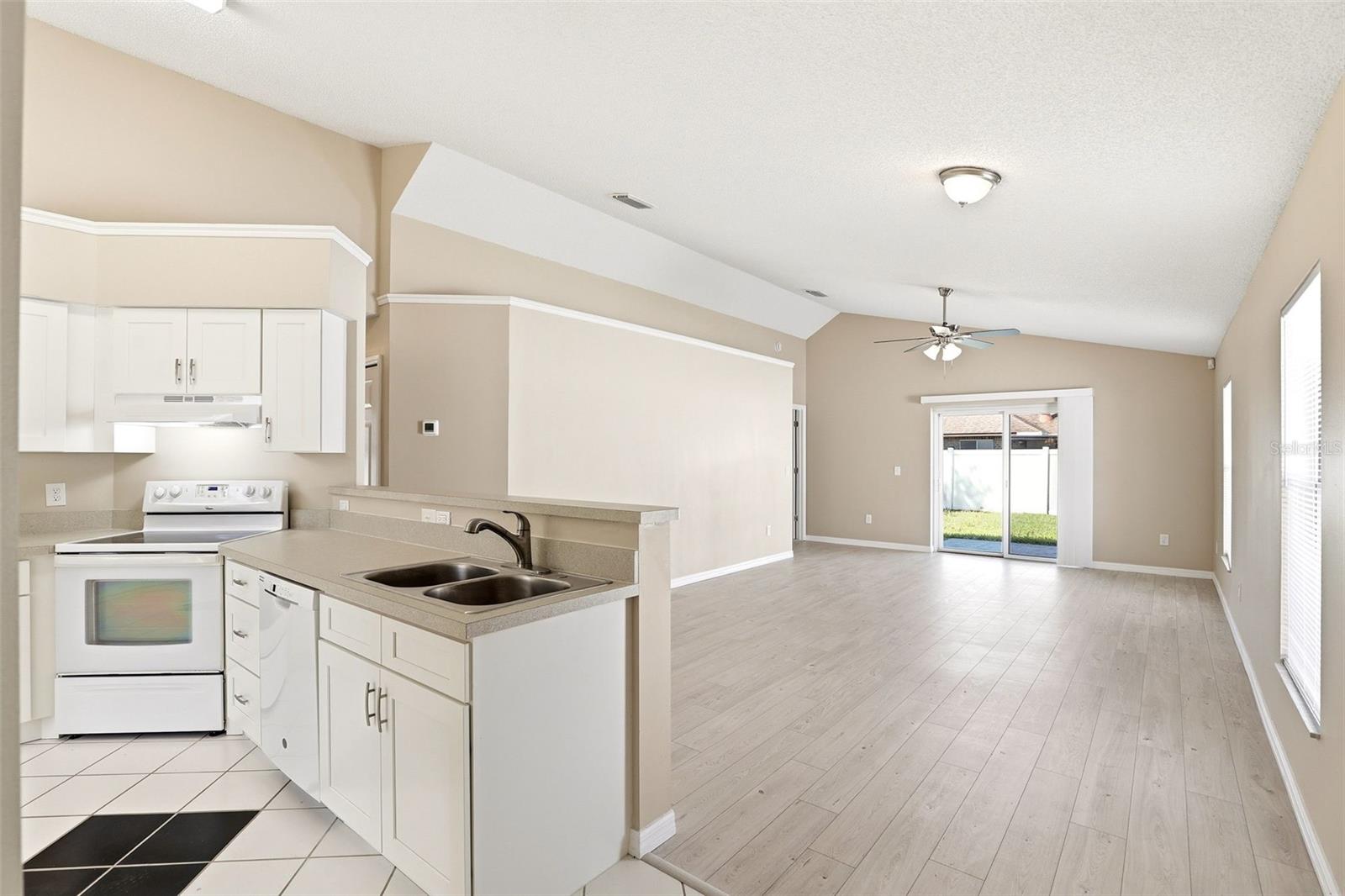 ALAFAYA WOODS PH 16 - Residential