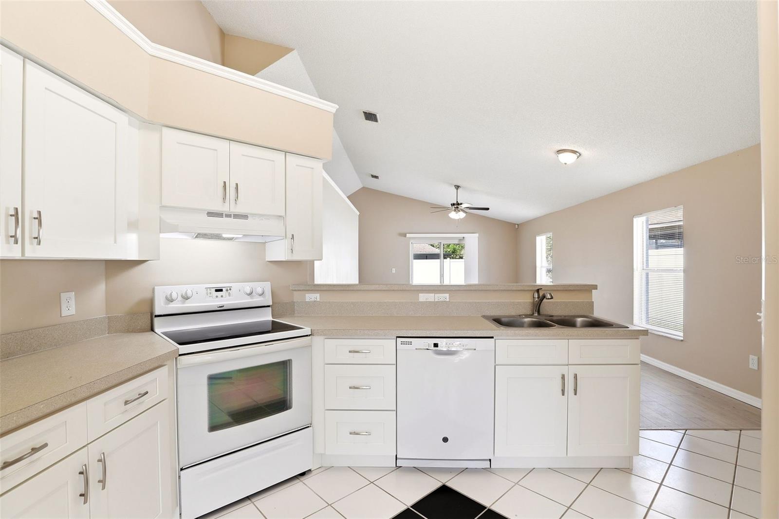 ALAFAYA WOODS PH 16 - Residential