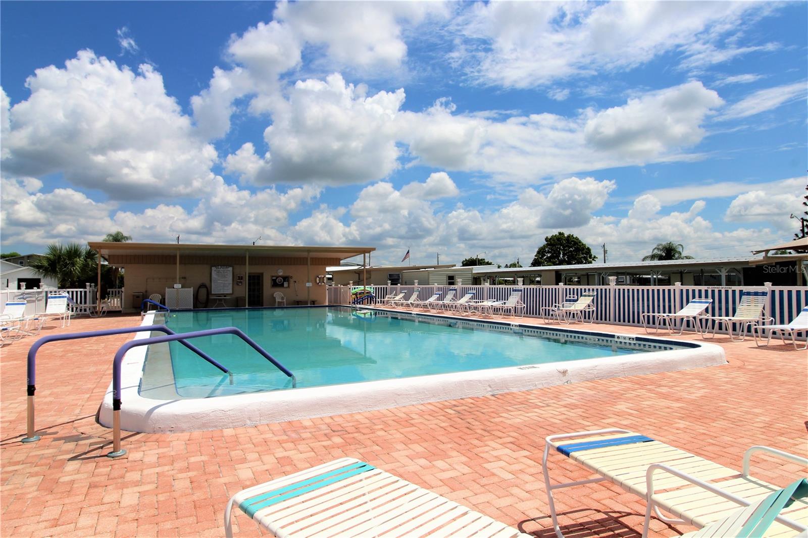 DE SOTO COMMUNITY UNIT ONE - Residential Lease