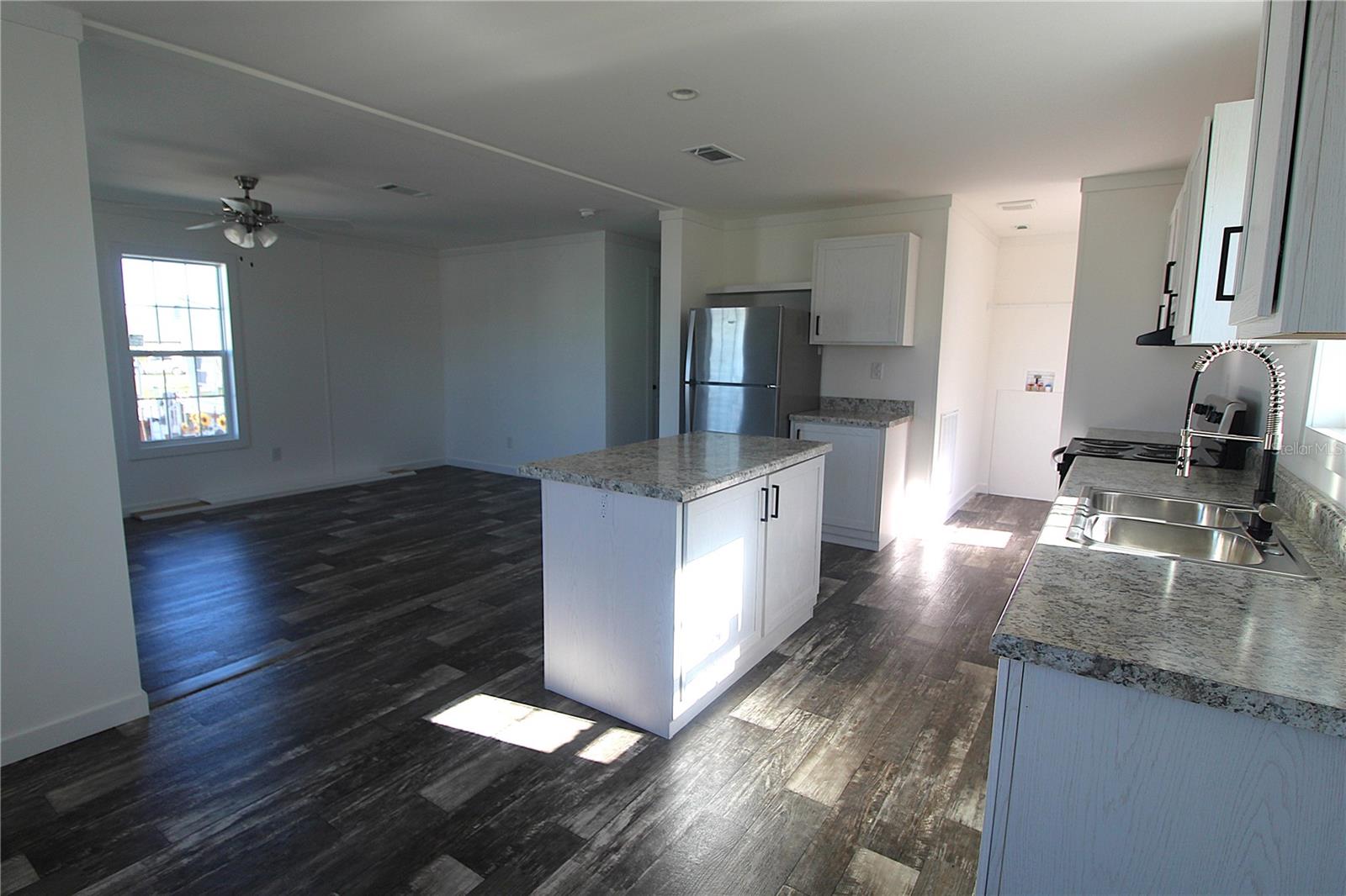 DE SOTO COMMUNITY UNIT ONE - Residential Lease