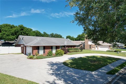 A home in LAKELAND