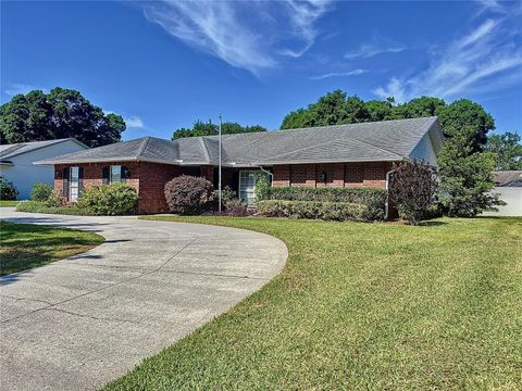 A home in LAKELAND