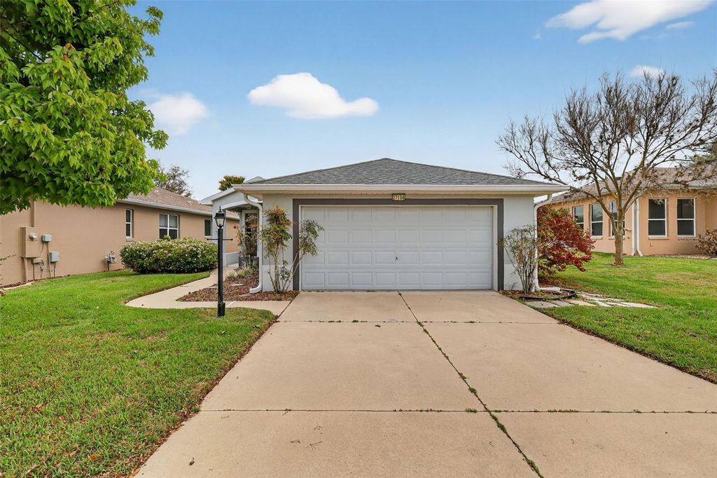 Photo of 27106 Greenfly Orchid Lane, Leesburg, FL 34748 (MLS # G5109654)