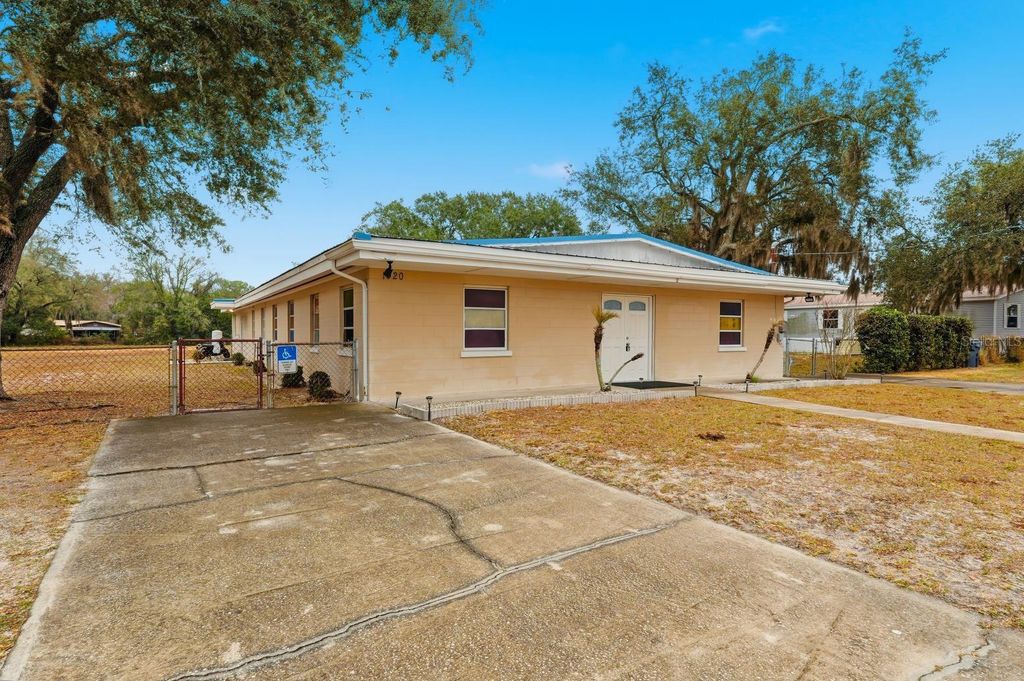 Photo of 1920 40th Street NW, Winter Haven, FL 33881 (MLS # P4937763)