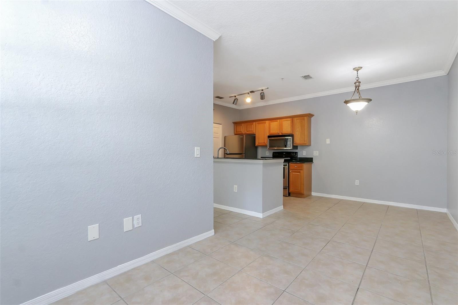 CRESCENT PLACE AT LAKE LOTUS CONDO - Residential