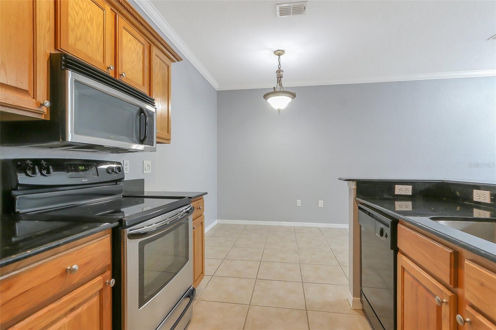 CRESCENT PLACE AT LAKE LOTUS CONDO - Residential