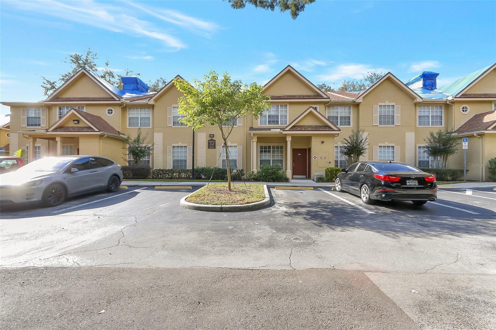 Beautiful 1-bedroom, 1-bathroom condo located in the desirable gated community of Crescent Park in Altamonte Springs. This bright and spacious unit features high ceilings, tile flooring, granite countertops, appliances, and ceiling fans throughout. Enjoy a kitchen with plenty of storage, an open living area perfect for relaxing or entertaining, and a prime location close to shopping, dining, and major highways. This home offers comfort, convenience, and style in a well-maintained community—schedule your showing today before it’s gone!