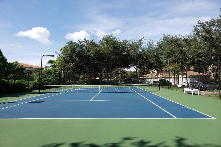CRESCENT PLACE AT LAKE LOTUS CONDO - Residential