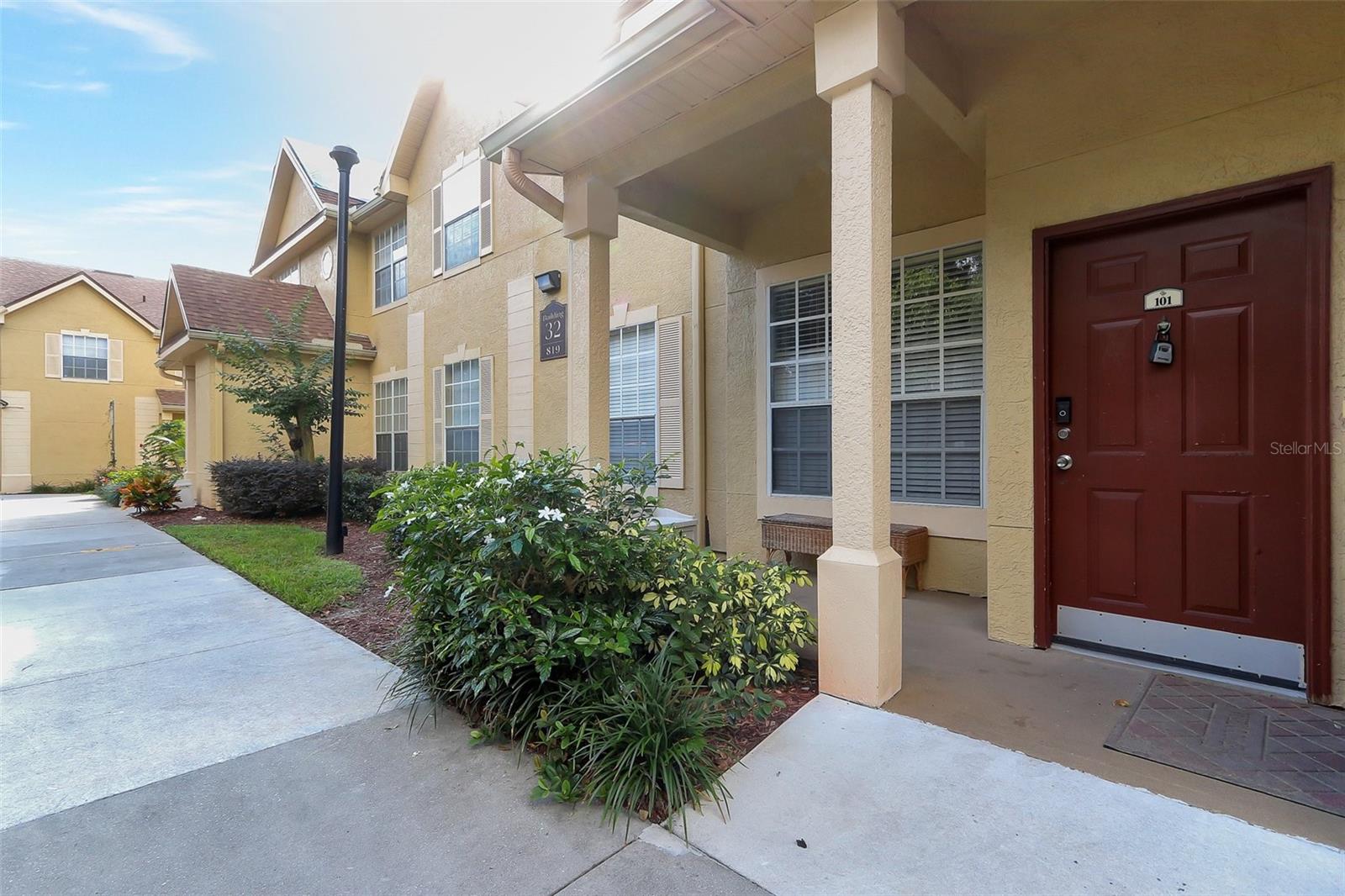 CRESCENT PLACE AT LAKE LOTUS CONDO - Residential
