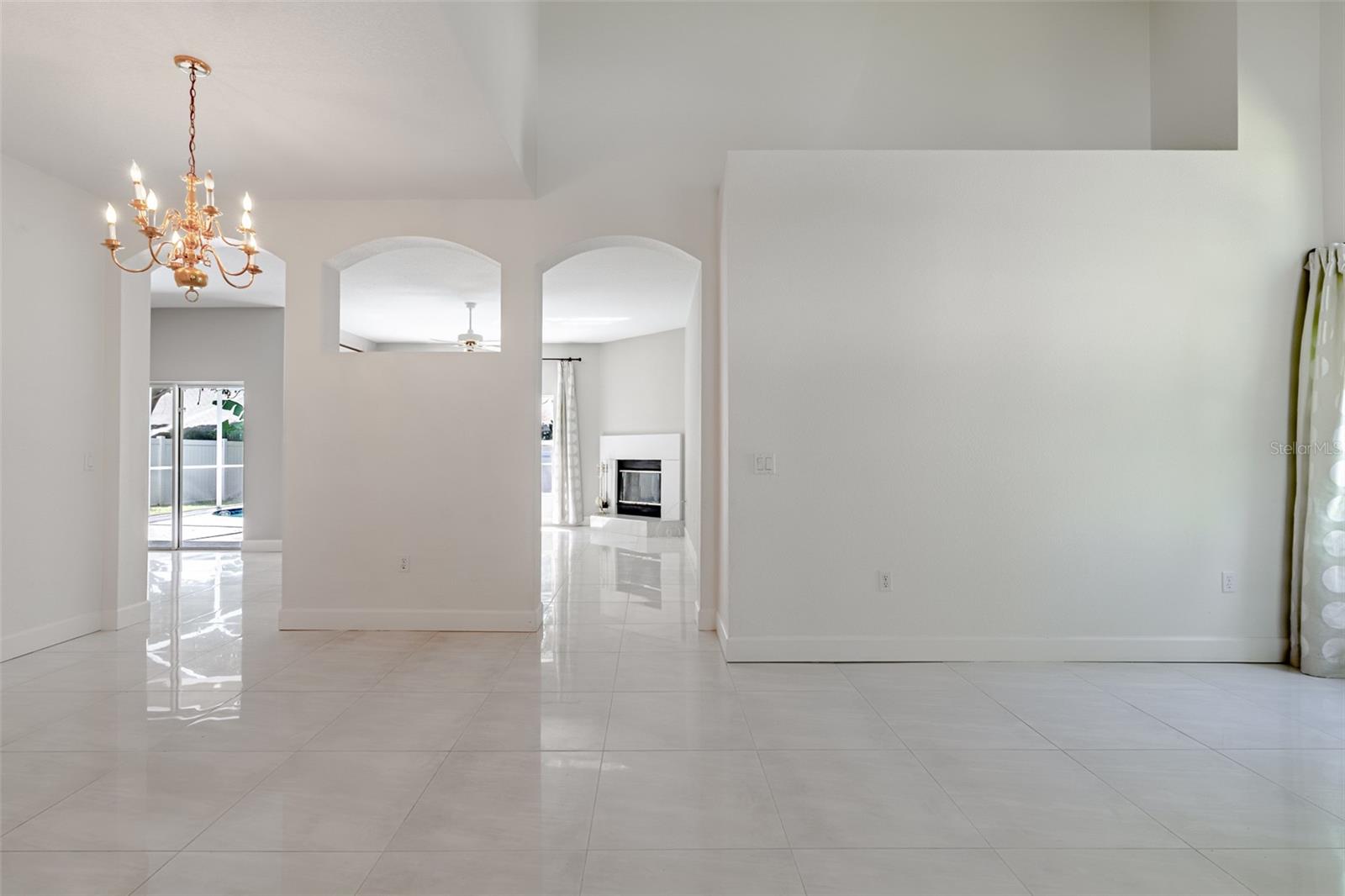 1120 BLUFFS CIRCLE