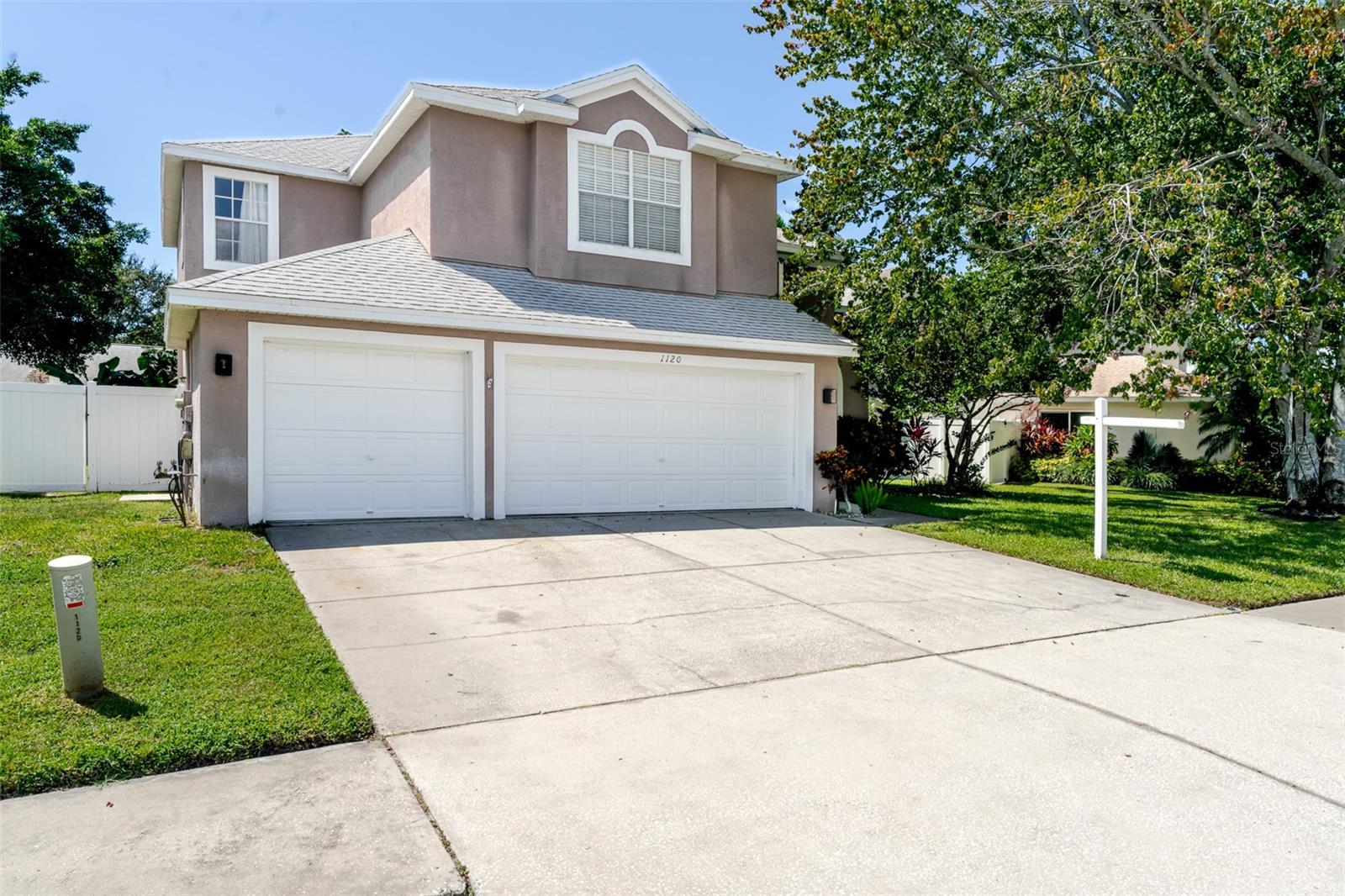 1120 BLUFFS CIRCLE