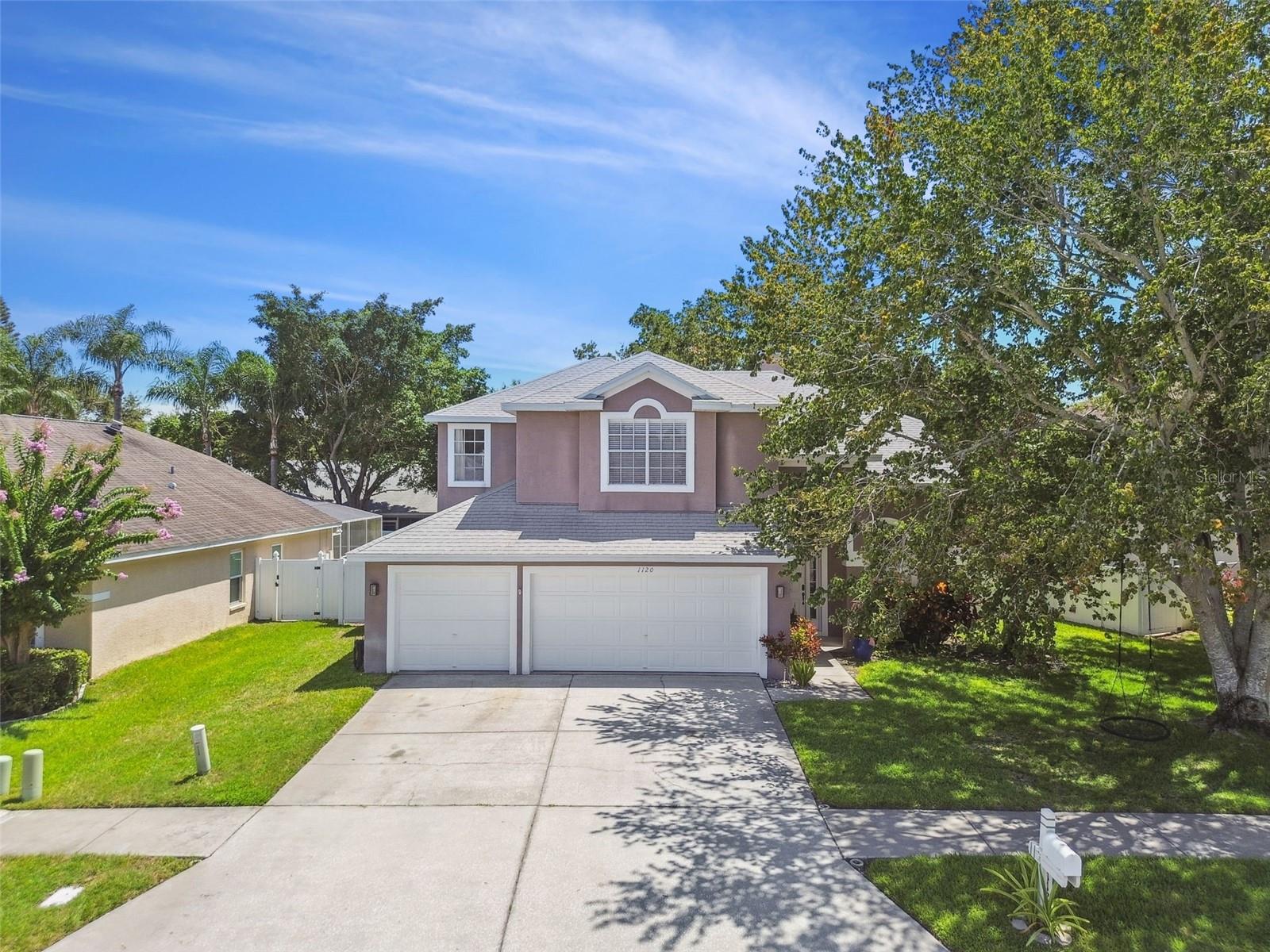 1120 BLUFFS CIRCLE
