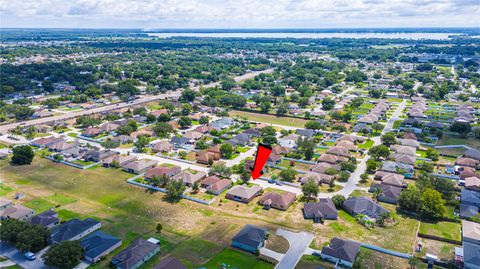 A home in LAKELAND