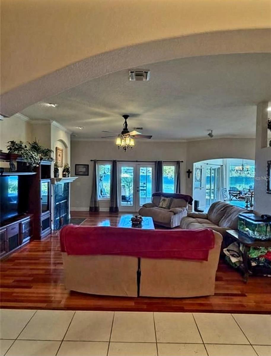 TAVARES LAKE SAUNDERS POINTE LT 01 - Residential