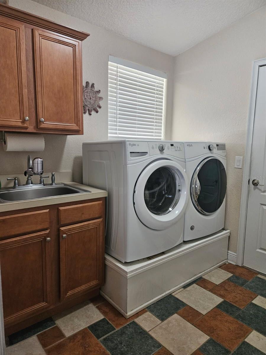 TAVARES LAKE SAUNDERS POINTE LT 01 - Residential