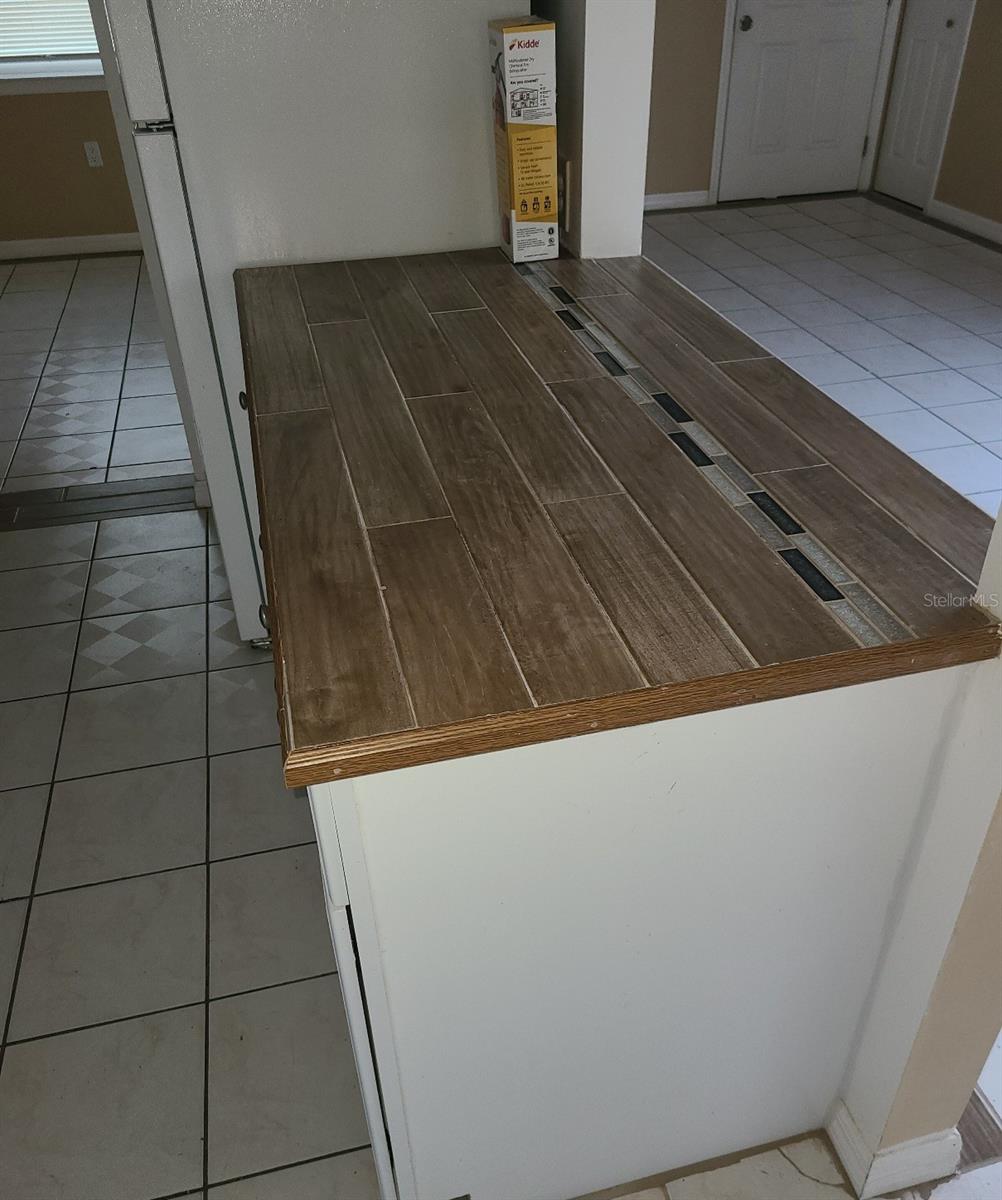 ACORN VILLAGE CONDO PH 05 - Residential