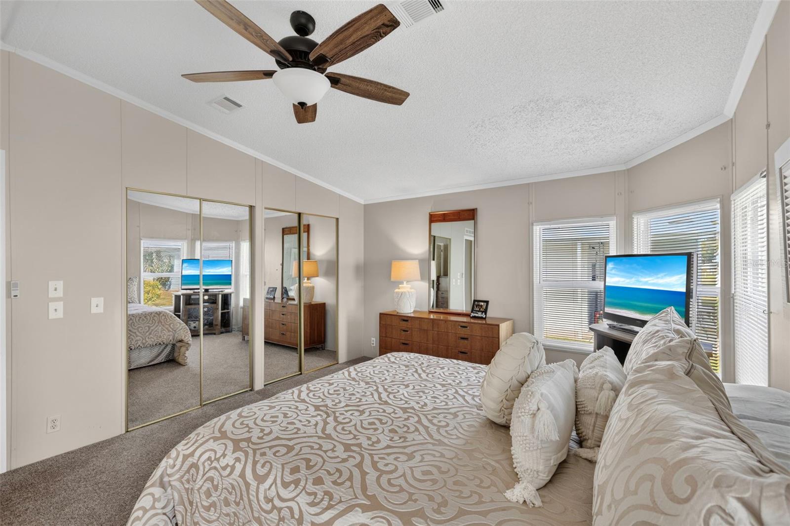 LA CASA MHP CO-OP - Residential