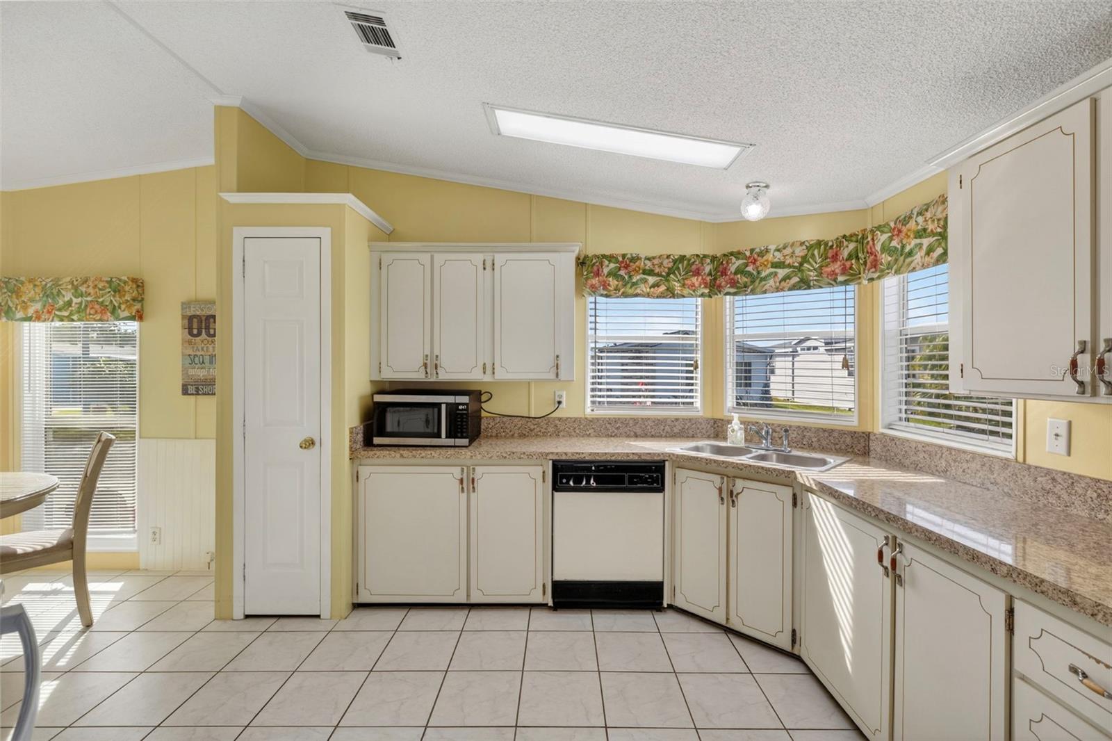 LA CASA MHP CO-OP - Residential