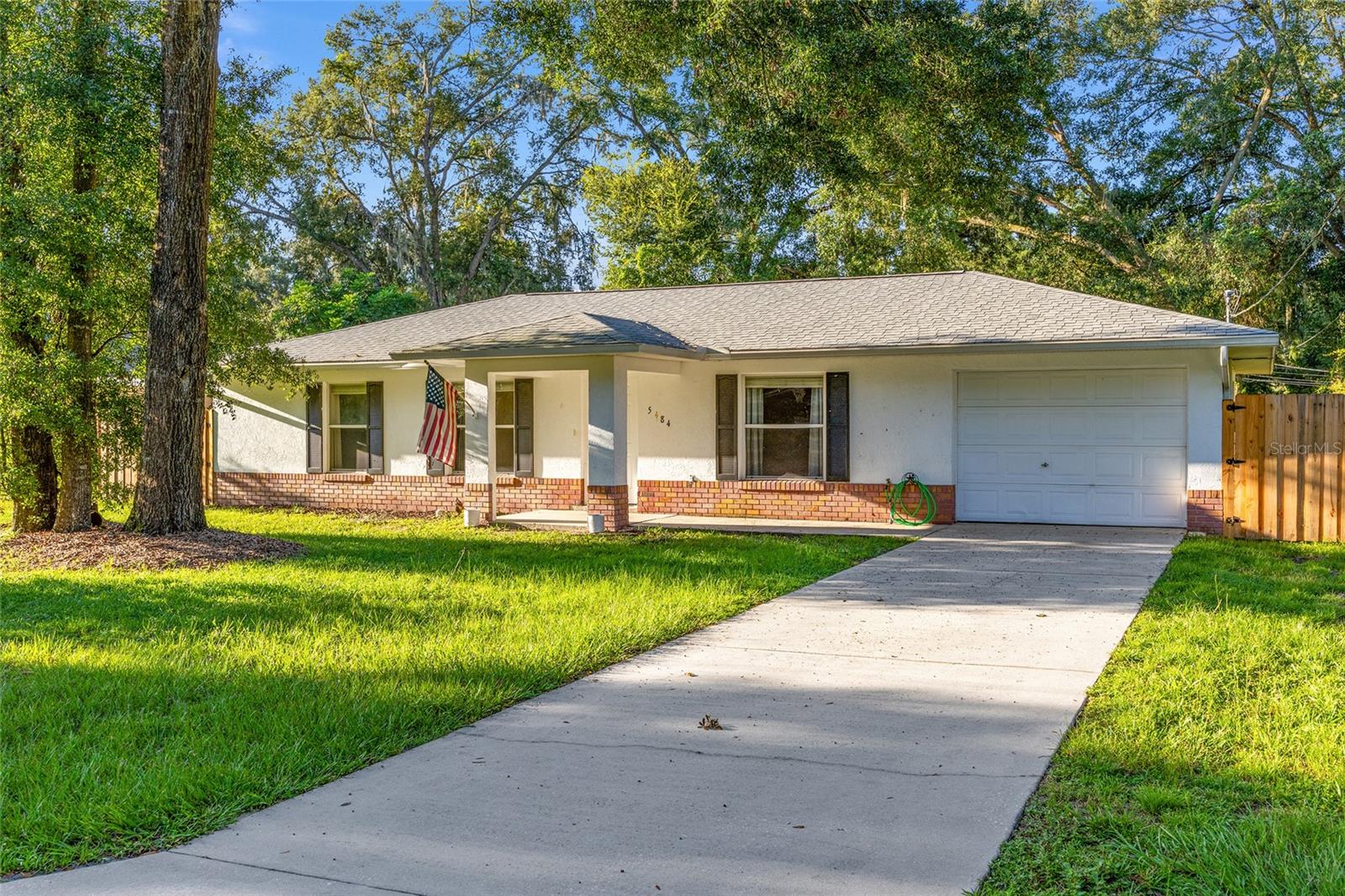 Quiet country setting with large fenced back yard in Ocala Park Estates. 3 Bedroom/2 Bath with 1 car garage. Lawn Care included in rent. Pets on a case by case basis. Newer roof, newer HVAC, and recently painted. Minutes to WEC.