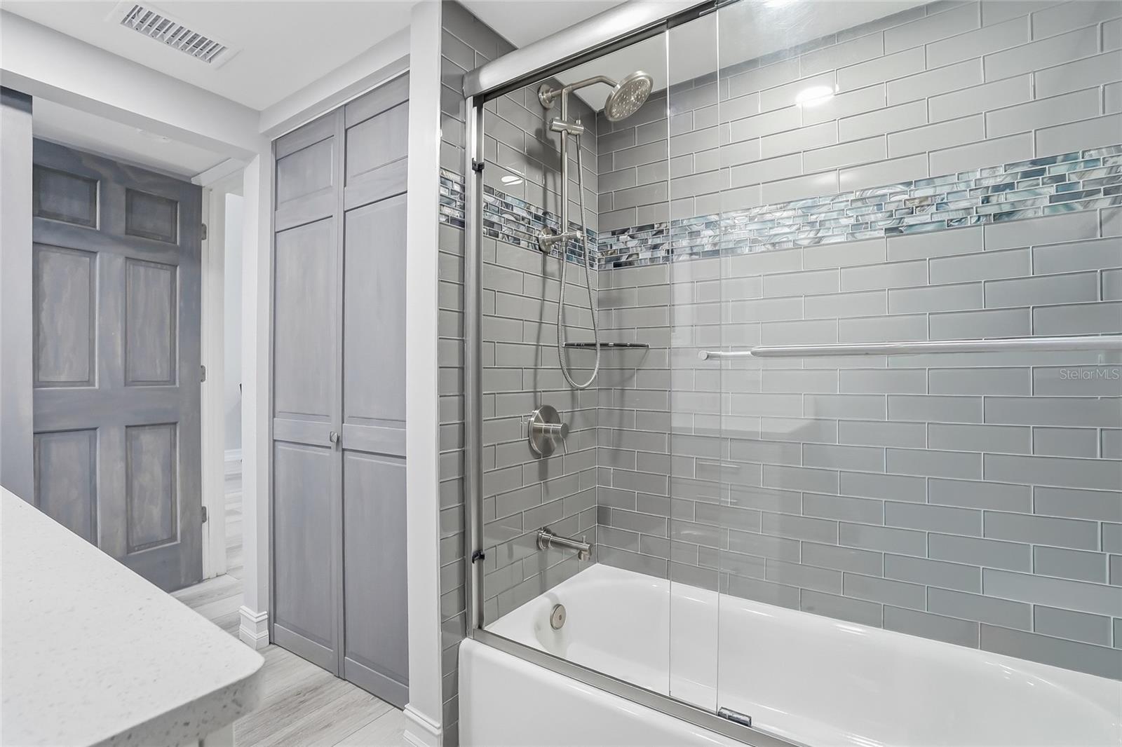 EAST LAKE WOODLANDS WOODLAKE RUN - Residential