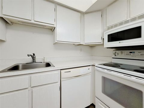 Tiny photo for 533 Midway Drive #B, Ocala, FL 34472 (MLS # OM725192)