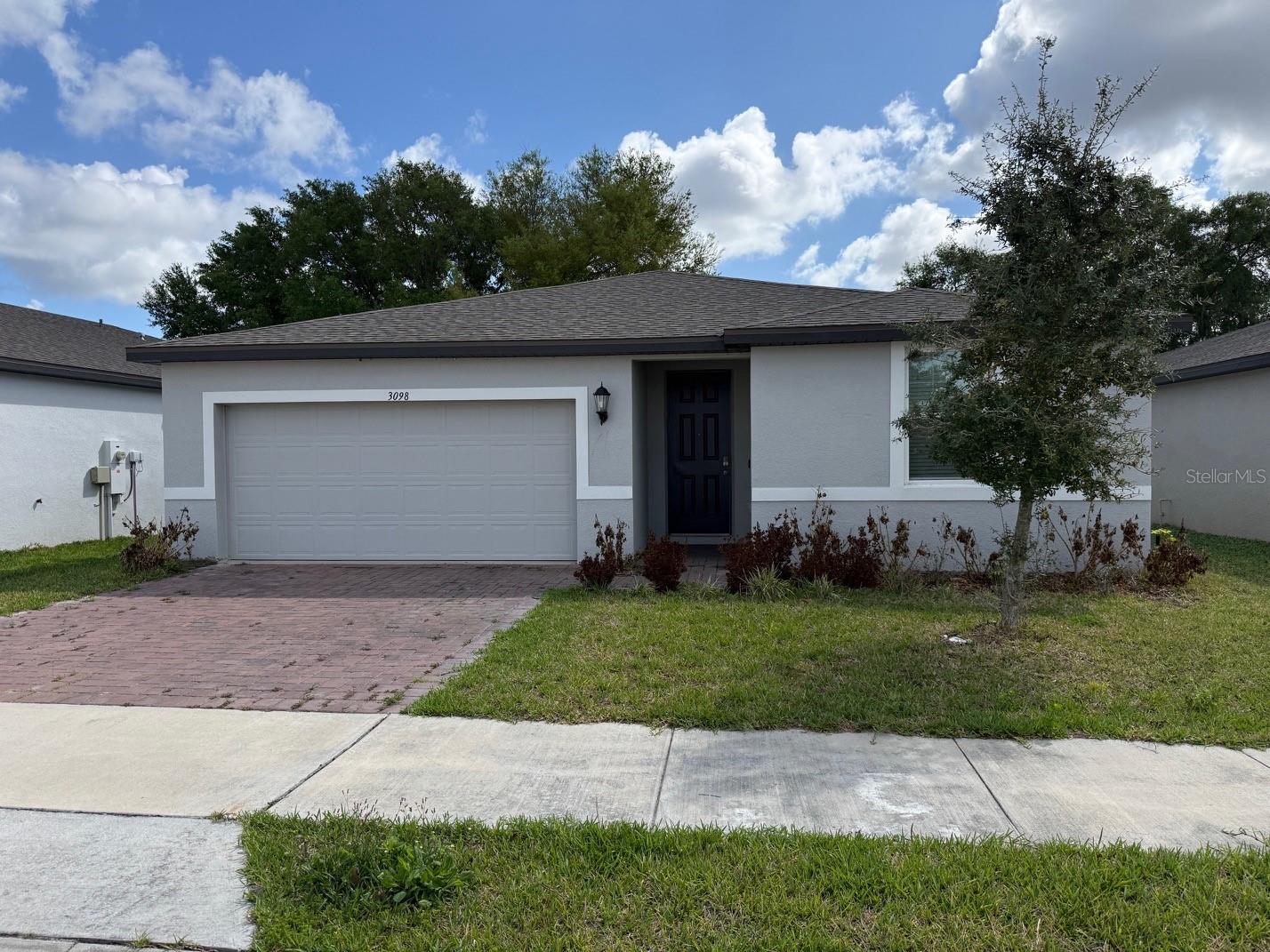 3098 LAUREL OAK LANE