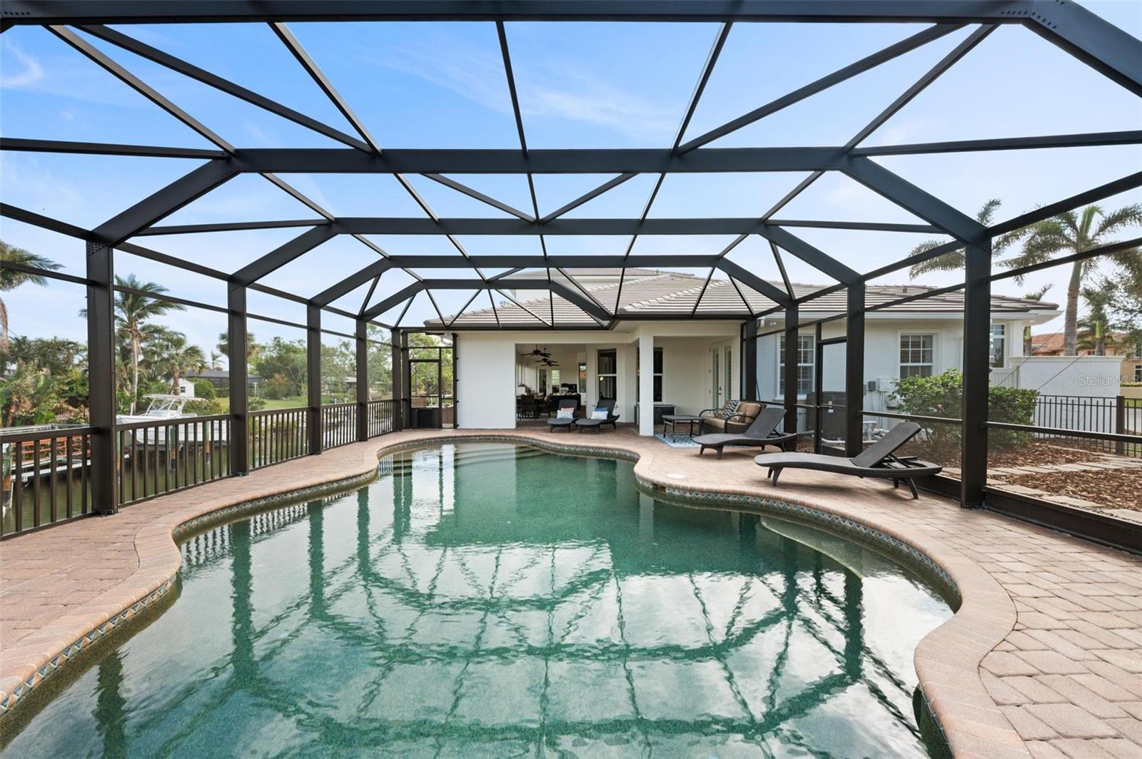 SORRENTO SHORES - Residential