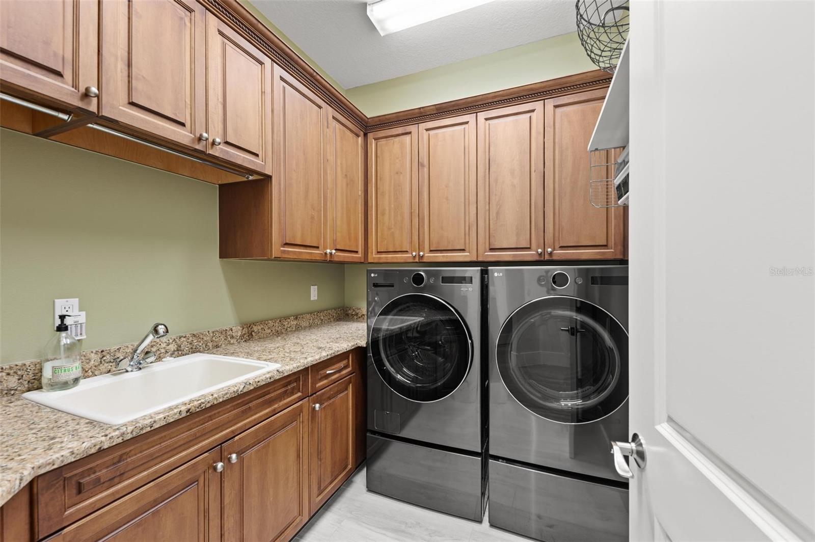 SORRENTO SHORES - Residential